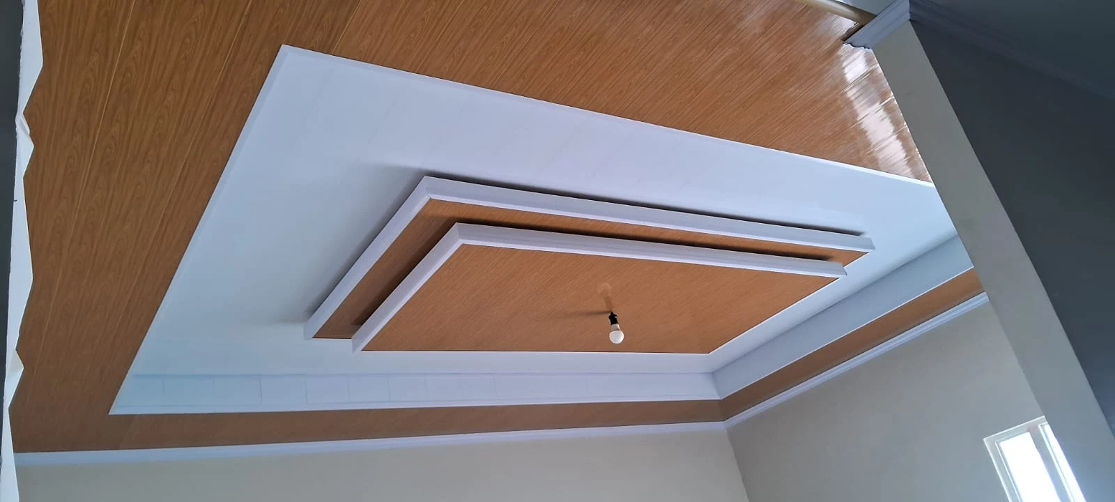 Geometria em camadas — fotografia real VM